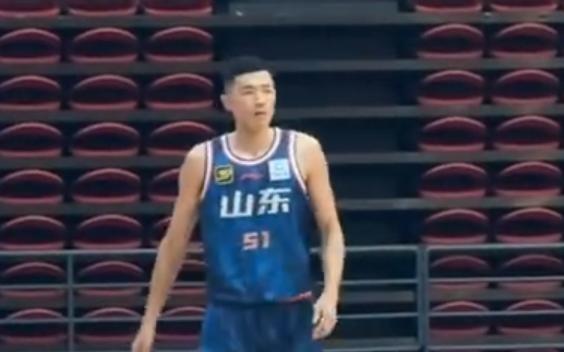 陈林坚完成山东男篮首秀10投7中&三分5中3得到全场最高18分