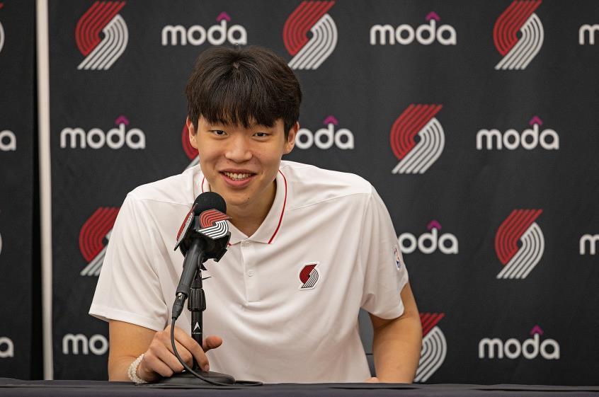 杨瀚森拿2分1篮板，即将超过崔永熙！盘