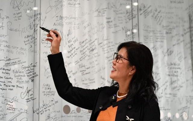 获颁国际奥委会终身成就奖，郎平落泪：不可思议，我很幸运