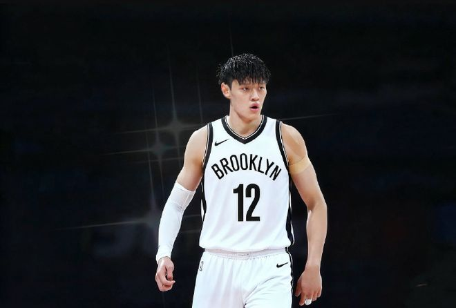 割韭菜曾凡博NBA中国赛亲签见面会合影签名需花近1500元