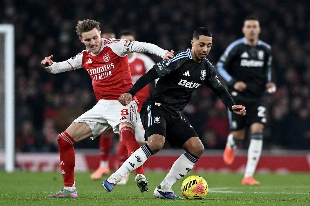 快意复仇！榜首大战变成一边倒，30分钟4球摧毁苦主，枪手挺得住