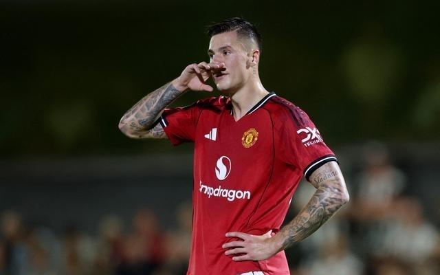 在对切尔西的上半场,曼联前锋舍什科触球6次