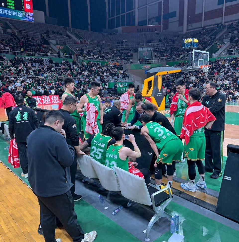 爆砍105分辽宁队集体暴走！赵继伟12+9甘当绿叶王岚嵚22分打疯了