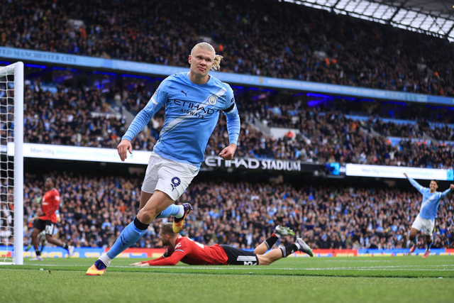 30！哈兰德2战7球，曼城大胜死敌，8500万新援哑火，曼联被吊打