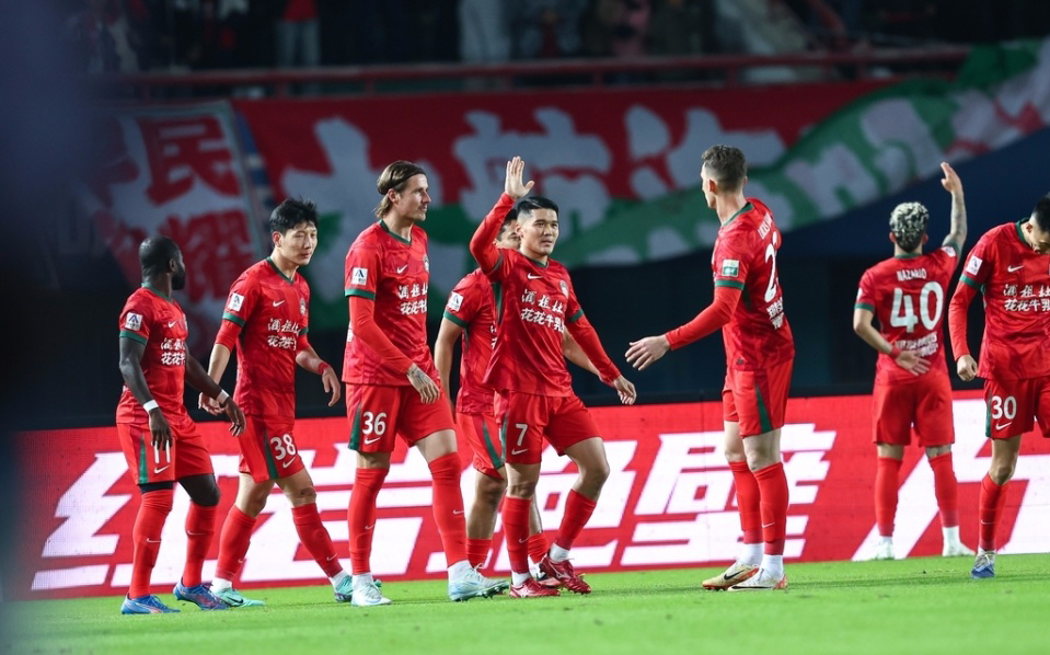 亚泰客场02河南！中超5轮不胜仍垫底18岁门将屡救险双外援破门