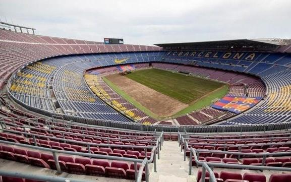 记者：巴萨争取对阵皇家社会回归诺坎普，但对巴黎将在蒙锥克球场