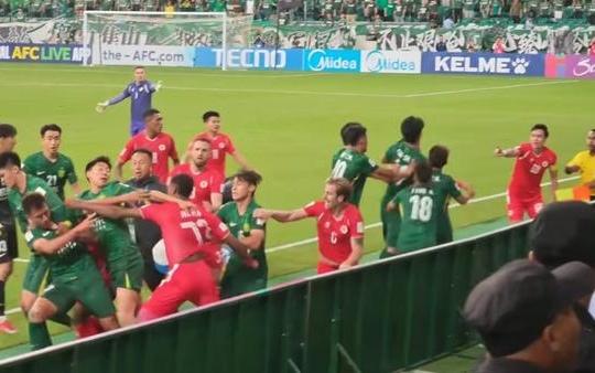 国安亚冠赛爆发冲突，河内队球员挑衅国安队员与球迷，王子铭和对方球员被出示黄牌2比2战平