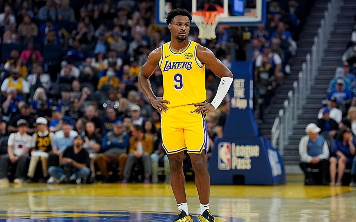 技术实在是太粗糙了！布朗尼这样的表现在湖人是很难得到机会的