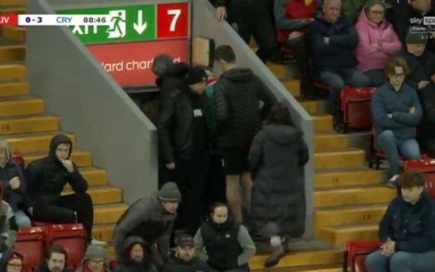 失望欺骗!利物浦近7场1胜6负,球迷比赛未结束提前离场