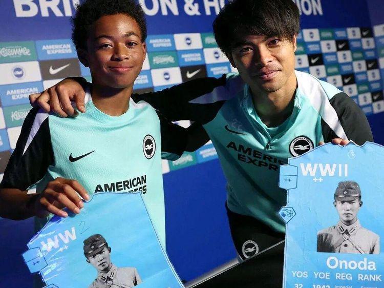 日本国脚竟拿“战犯”照片合影