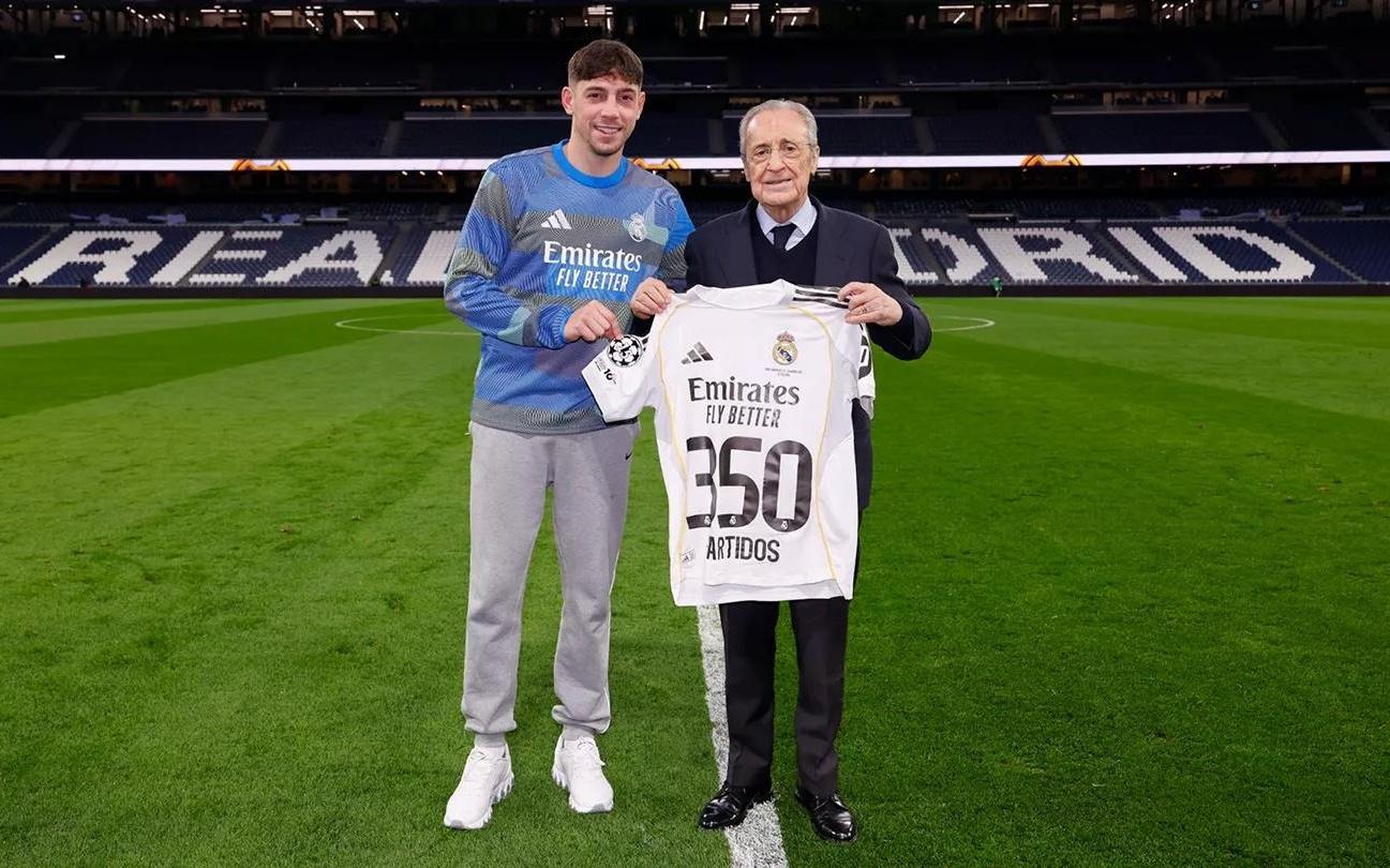 达成皇马生涯350场里程碑，巴尔韦德获赠纪念球衣