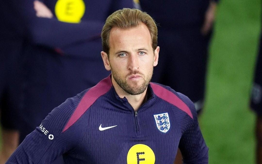 记者:目前没有俱乐部和凯恩谈判,转会拜仁前他曾有兴趣加盟曼联