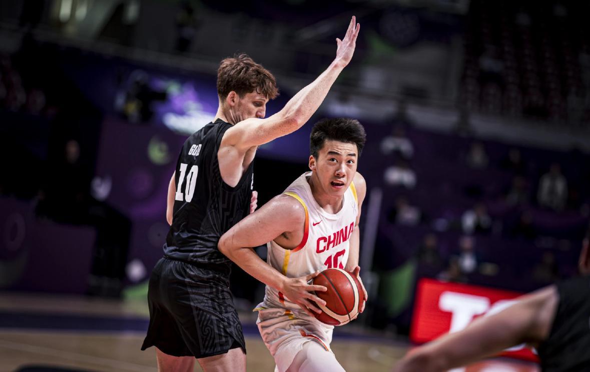一场CBA没打却混成国家队首发！又一