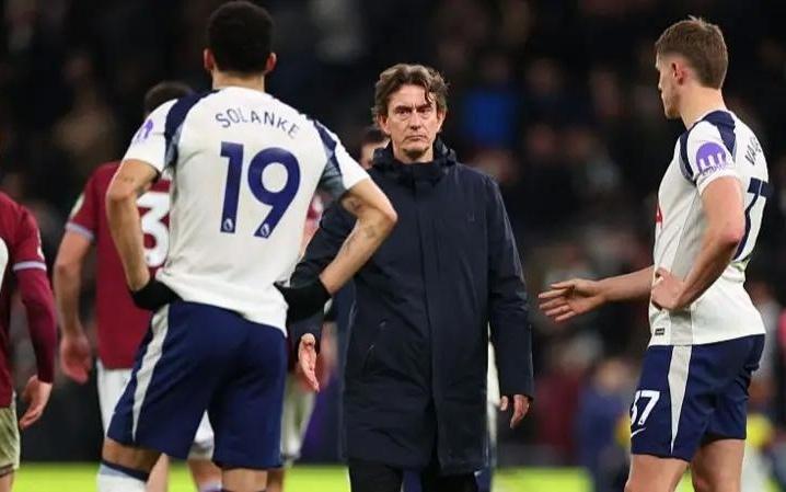 记者：弗兰克在威尔逊绝杀后为其鼓掌，热刺现场球迷对此极其不满