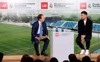 阿隆索：虽然我现在是教练，但真正美妙的是踢球