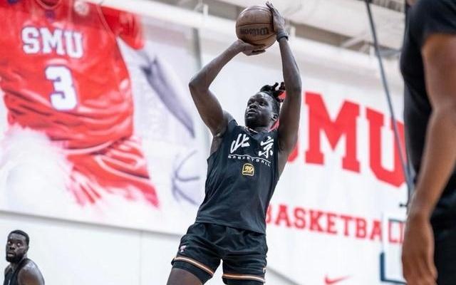 曾凡博是否回归CBA影响奥莫特续约！北京保留优先续约掌控主动权