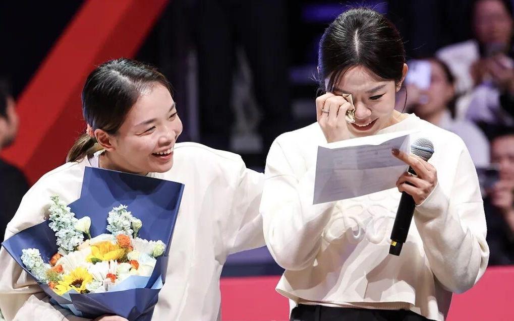 杭州总决赛收官2025：“凤凰”登顶功勋四将退役感动全场