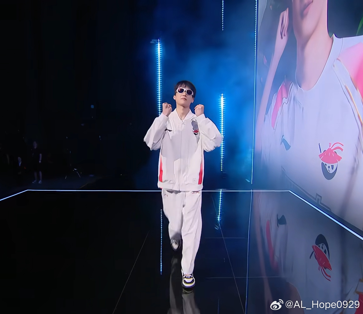 AL.Hope发文：“LCK有Chovy，LPL有Shanks！老香牛逼！”