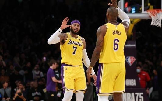 安东尼谈詹姆斯未来：他理应以湖人球员的身份结束生涯