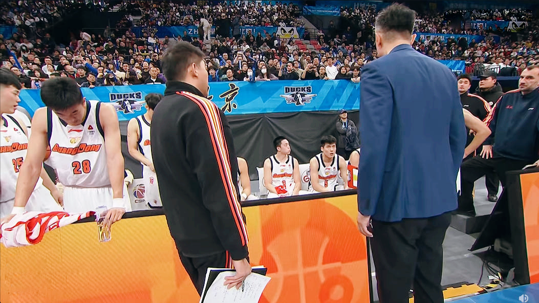 徐杰重伤！广东31分惨败！CBA冠军预演：杜锋郁闷，曾凡博惊艳1战