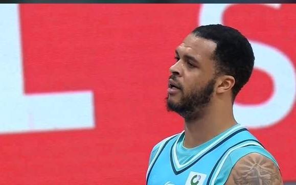 冰火两重天！8811，本土球员成看客，外援狂欢：篮协还有招吗