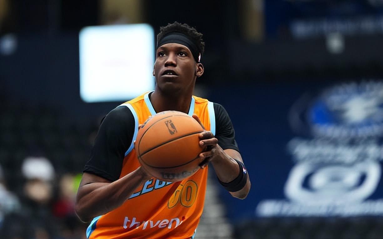 雷霆签下前独行侠后场新星，他能否复刻去年夏天的逆袭经历呢