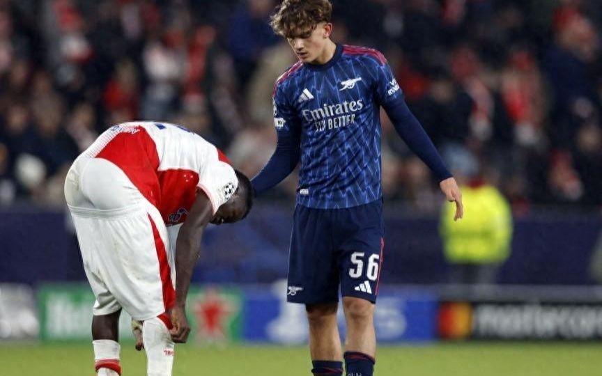 15岁就踢欧冠，阿森纳新星创造欧冠历史