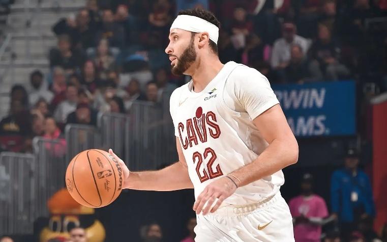 状态下滑有些过于明显了！骑士不应该让他继续留在轮换阵容中了