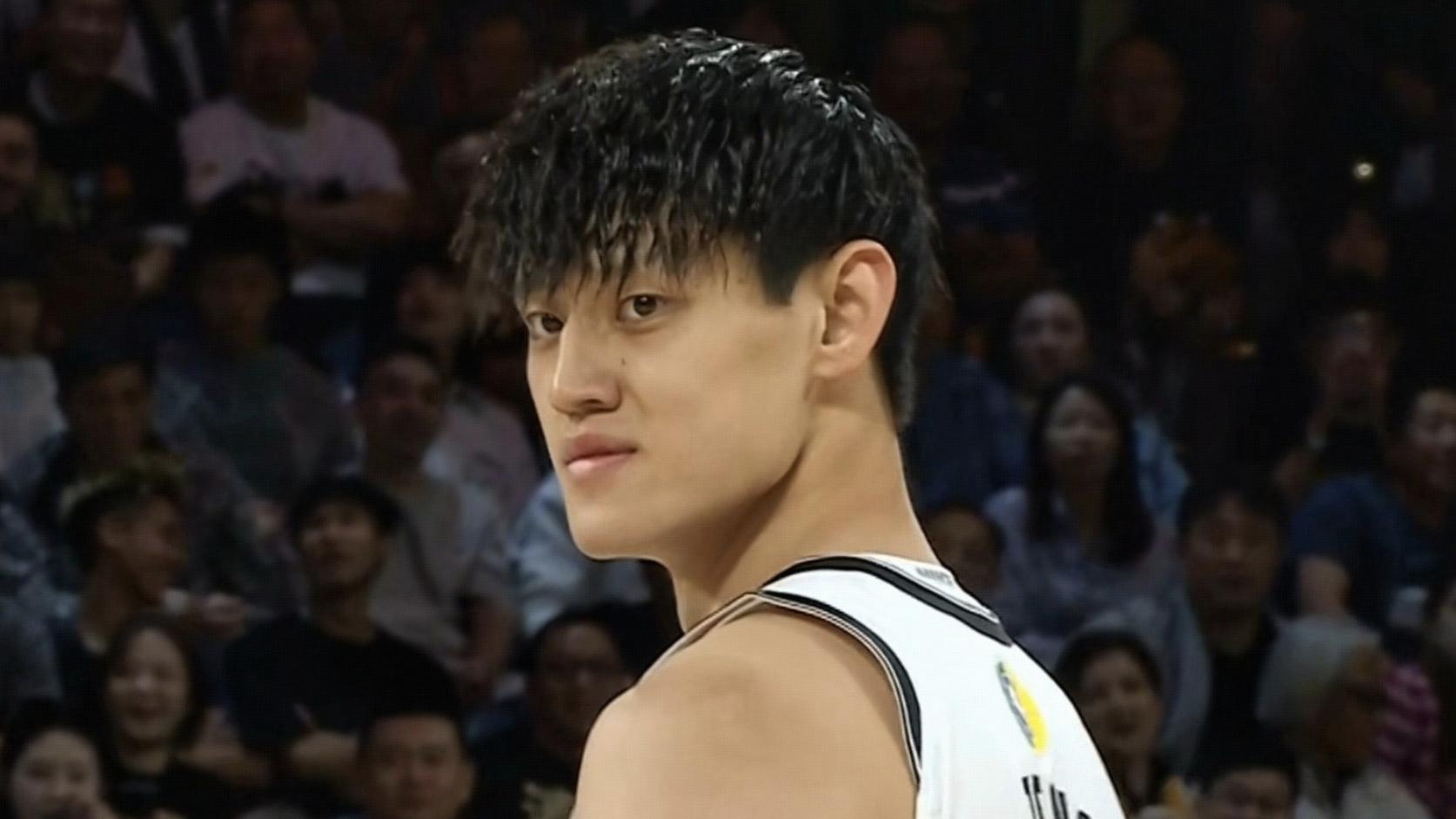 篮网战胜太阳，门票销售曾凡博枯坐板凳NBA生涯到此一游