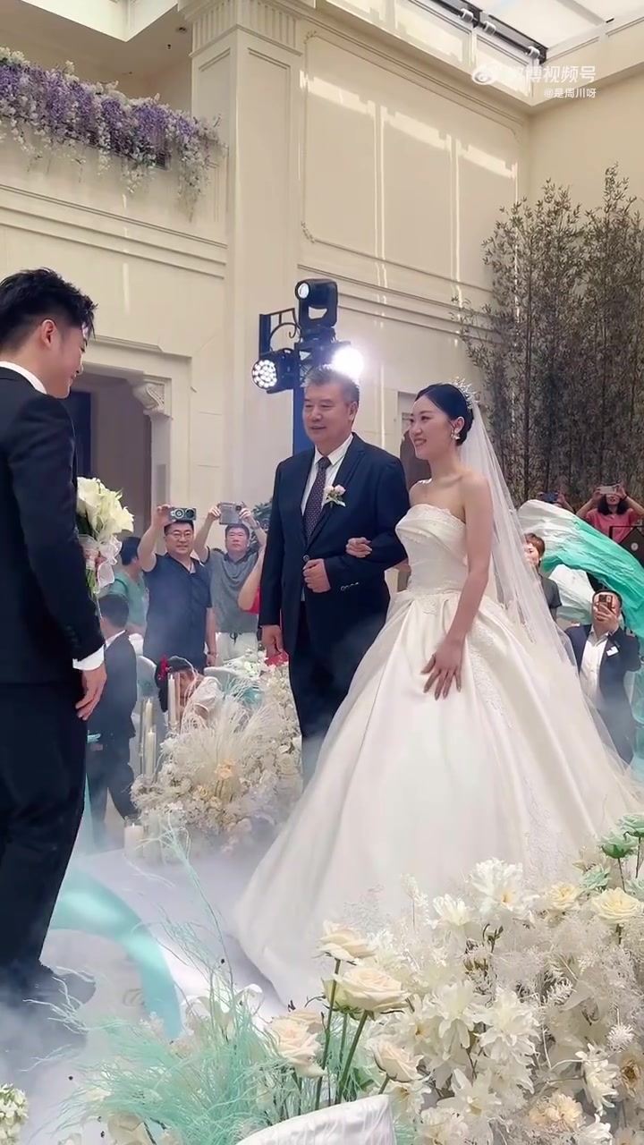 国乒总教练李隼女儿大婚王楠张怡宁