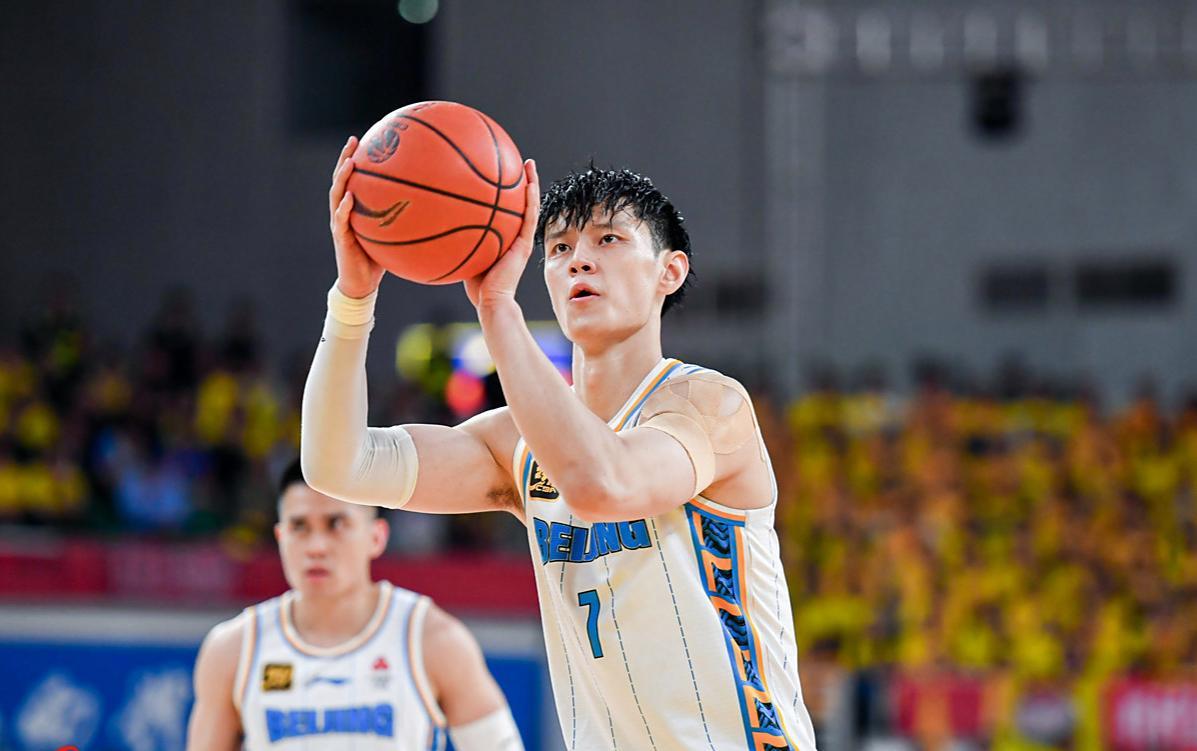 曾凡博被裁！CBA增加两看点，4大小前锋交锋，3队阻挡北京夺冠