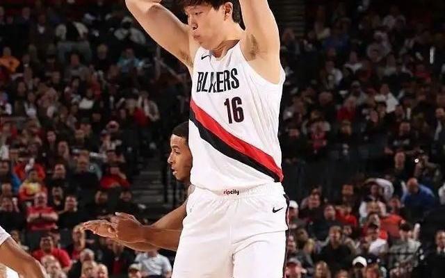 走出首战低迷，杨瀚森NBA季前赛迅速反弹制造高光时刻