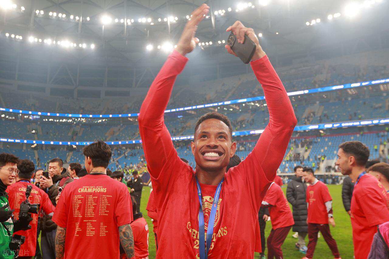 成都蓉城2026年首笔外援签约将官宣，已现身成都准备冬训