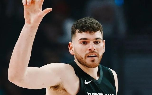 背靠背两场球，杨瀚森经历冰火两重天