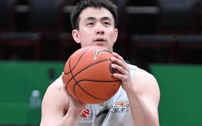 辽宁胜新疆！赵继伟复出统治末节，姜宇星回暖，莫兰德巩固篮下！