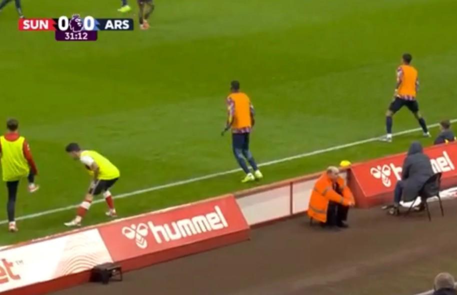 限制枪手界外球战术，桑德兰缩短了广告牌和场地之间的距离