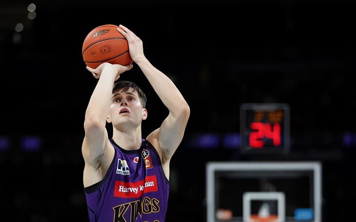 勇士用双向合同签下澳洲锋线新星，他在夏联期间的表现很不理想