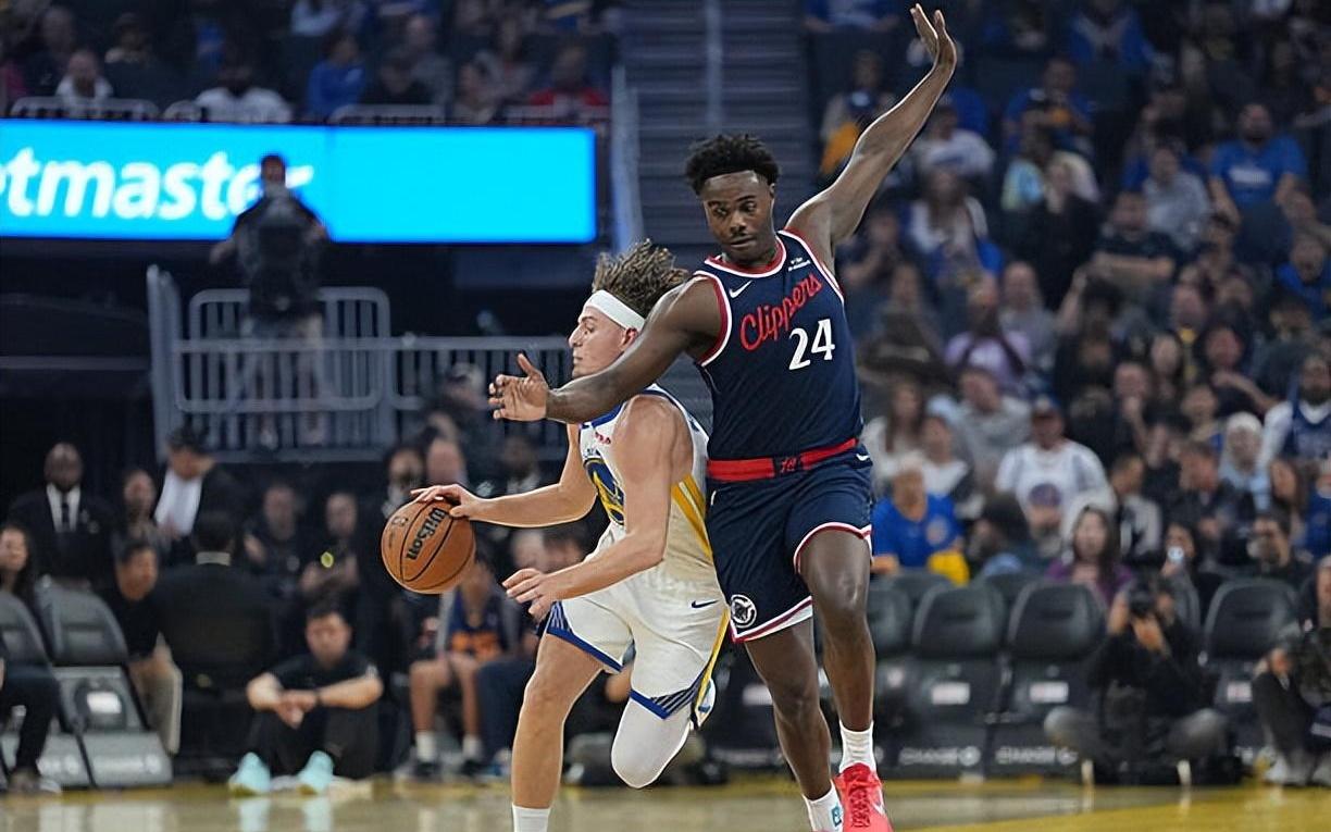 一点进步都没有！快船锋线新星在季前