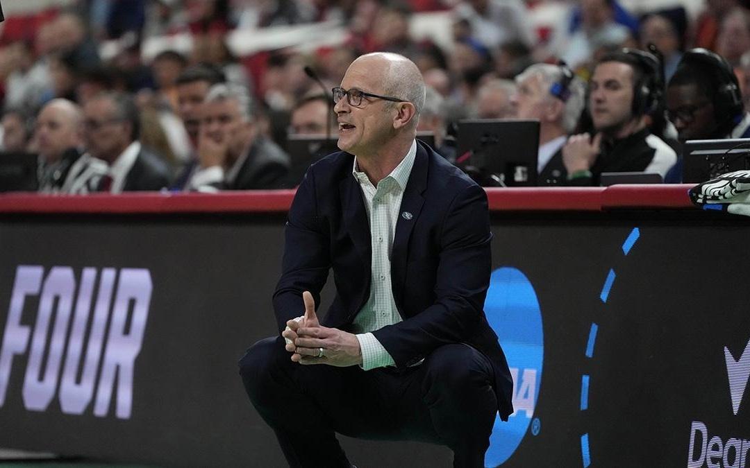 尽管拒绝了湖人队，康涅狄格大学的丹赫尔利是否仍将执教NBA