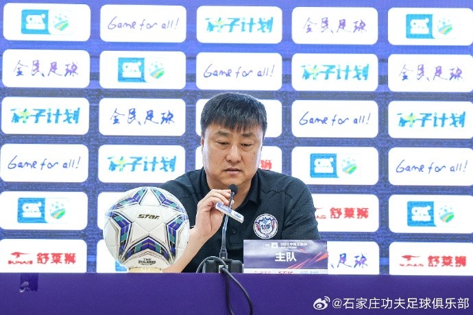 主教练张辉：罚下一人后平衡被打破尽