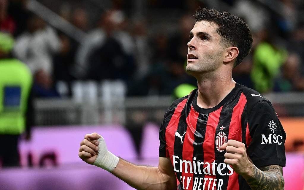 体坛联播逆转之夜！阿森纳2比1绝杀纽卡，巴萨登顶西甲