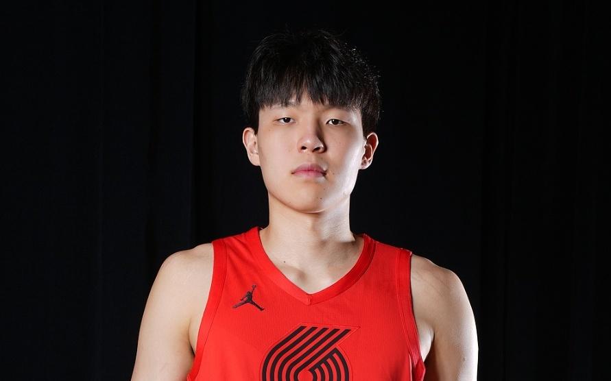 NBA新低！杨瀚森光速犯满，防守全CBA坏毛病，篮板挂0，被打爆了