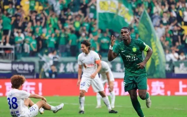 4比2击败大连队国安队止住连败法比奥“帽子戏法”追平队史纪录