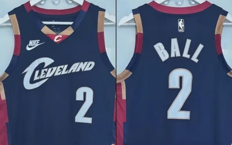 满满回忆！美媒曝光骑士队下赛季经典复刻球衣