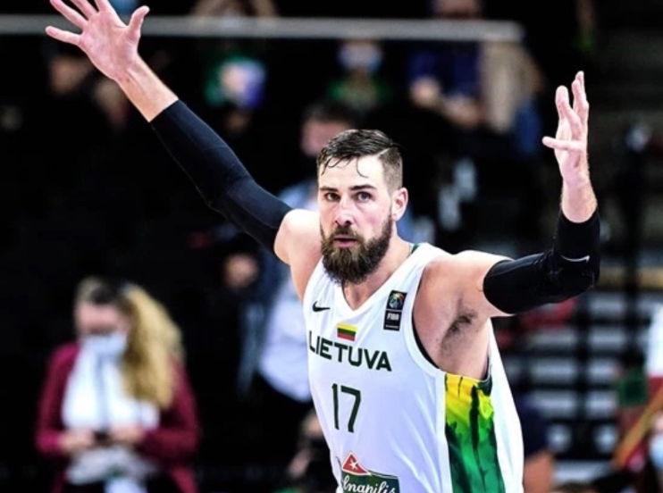 约老师歇着吧！13分钟砍19分！战胜全明星中锋，掘金有他=冠军