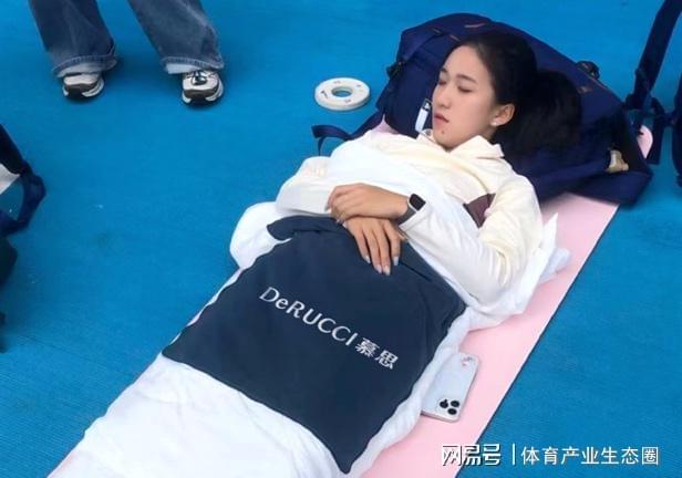 “劳模小孩姐”双冠封神！16岁陈妤颉创历史慕思护航少年飞人