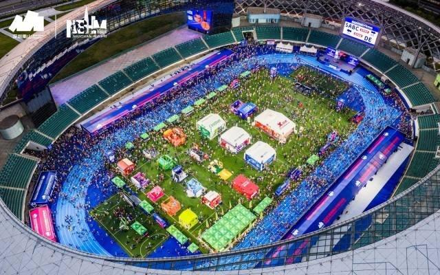 在城市花园里跑马拉松赛是什么体验南山半马给出标准答案