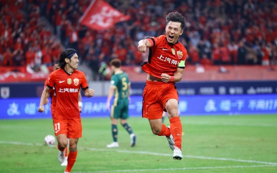 中超争冠又成上海“内战”！海港1分领跑，大连英博将成“判官”