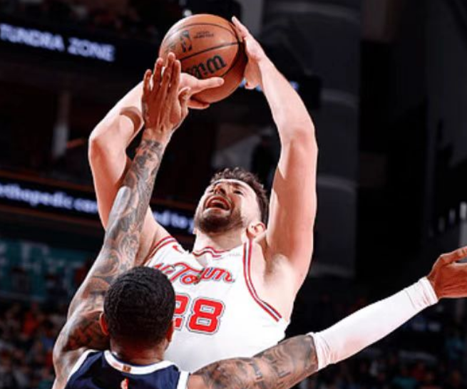 随着火箭4分险胜，灰熊6连败，西部最新积分榜如下！马刺下滑第3