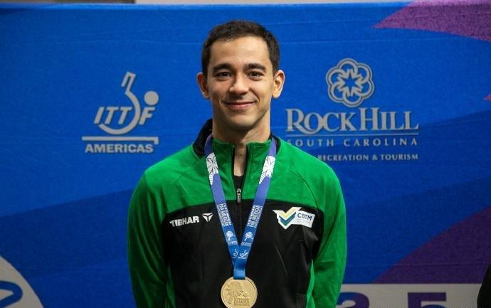 雨果社媒晒乒乓球泛美洲锦标赛金牌，他已达成男单5连冠